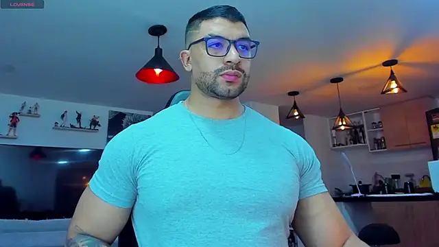 Snapshot of Michael_Diamond chatting on December 22, 10:36 pm Michael Diamond online show from December 22, 10:36 pm