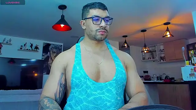 Snapshot of Michael_Diamond chatting on January 1, 12:43 am Michael Diamond online show from January 1, 12:43 am