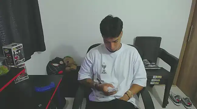 Snapshot of matias_bianco chatting on February 15, 7:06 pm matias bianco online show from February 15, 7:06 pm