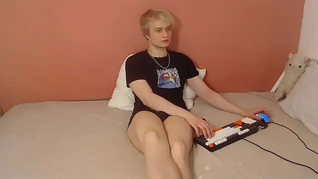 Oliver sweet  online show from May 4, 1:29 am