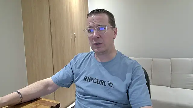 Snapshot of BrettJ81 chatting on October 27, 5:26 pm BrettJ81 online show from October 27, 5:26 pm