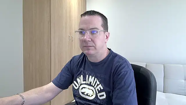 Snapshot of BrettJ81 chatting on October 19, 11:24 am BrettJ81 online show from October 19, 11:24 am