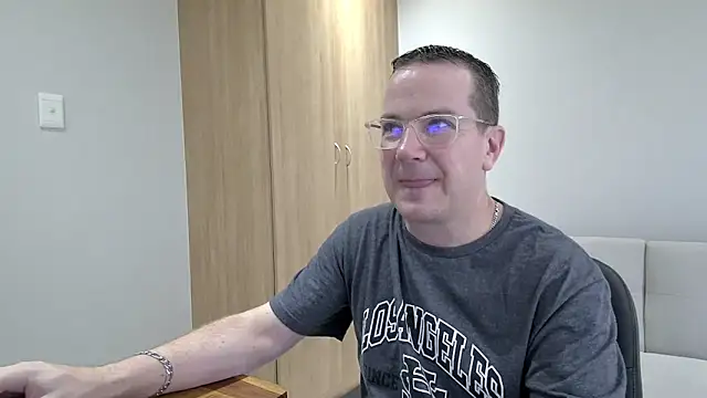 Snapshot of BrettJ81 chatting on March 2, 1:09 pm BrettJ81 online show from March 2, 1:09 pm