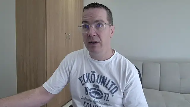 BrettJ81 online show from May 1, 11:57 am
