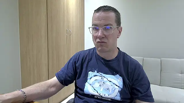 BrettJ81 online show from June 12, 5:33 pm