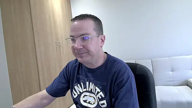 Snapshot of BrettJ81 chatting on December 20, 2:38 pm BrettJ81 online show from December 20, 2:38 pm