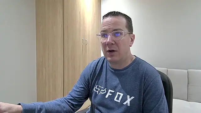 Snapshot of BrettJ81 chatting on October 20, 4:55 pm BrettJ81 online show from October 20, 4:55 pm