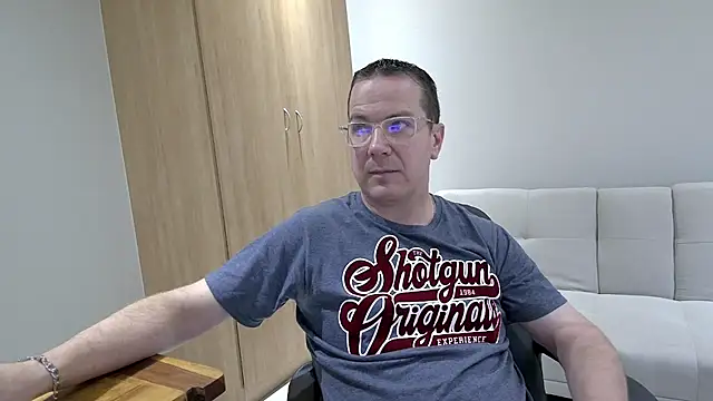 Snapshot of BrettJ81 chatting on January 7, 2:49 pm BrettJ81 online show from January 7, 2:49 pm