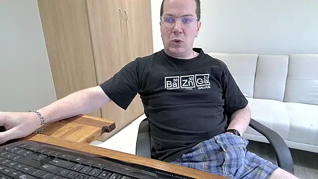 Snapshot of BrettJ81 chatting on October 24, 11:01 am BrettJ81 online show from October 24, 11:01 am