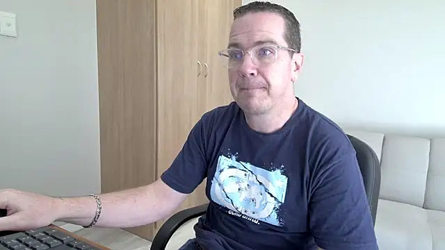 BrettJ81 online show from May 9, 12:17 pm