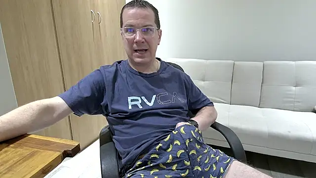 Snapshot of BrettJ81 chatting on October 21, 5:05 pm BrettJ81 online show from October 21, 5:05 pm