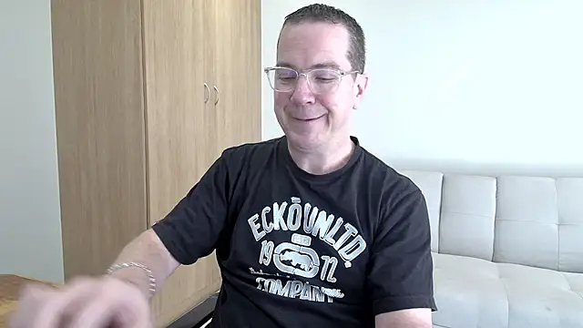 BrettJ81 online show from April 27, 12:02 pm