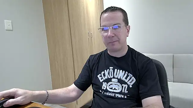 Snapshot of BrettJ81 chatting on October 30, 2:51 pm BrettJ81 online show from October 30, 2:51 pm