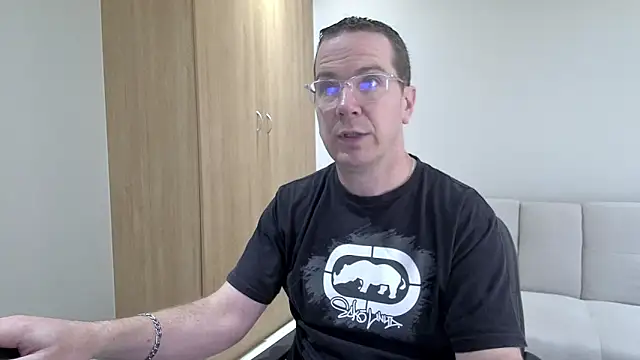 BrettJ81 online show from May 15, 2:25 pm