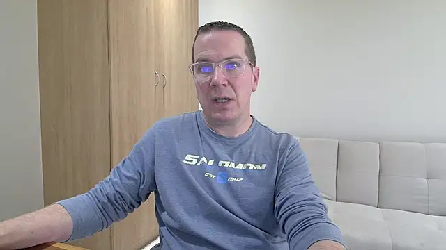 BrettJ81 online show from June 7, 2:13 pm