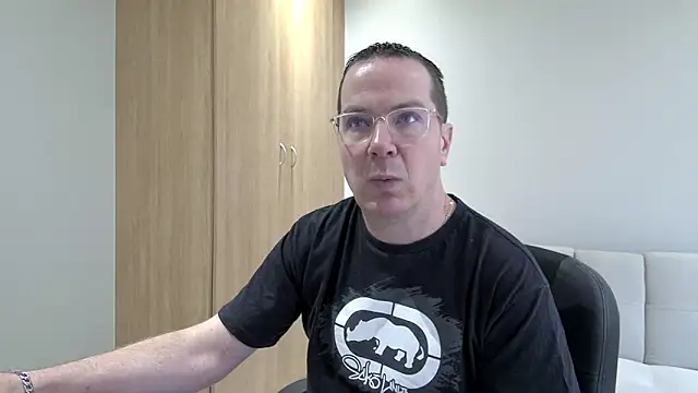 Snapshot of BrettJ81 chatting on October 18, 10:20 am BrettJ81 online show from October 18, 10:20 am