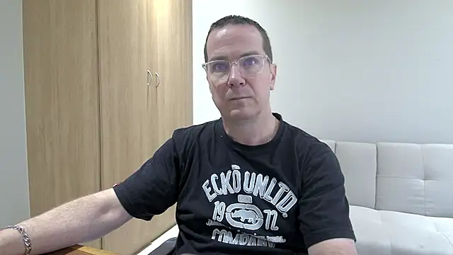 BrettJ81 online show from April 25, 11:02 am