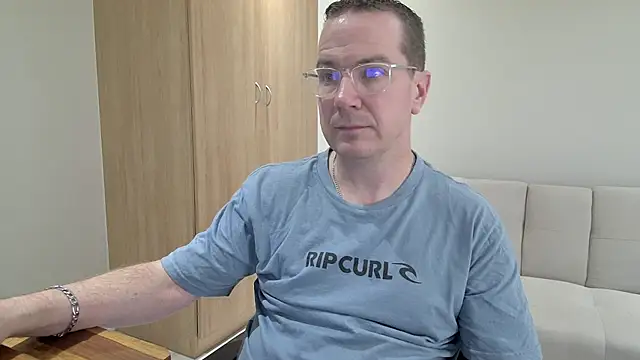 BrettJ81 online show from April 28, 2:55 pm