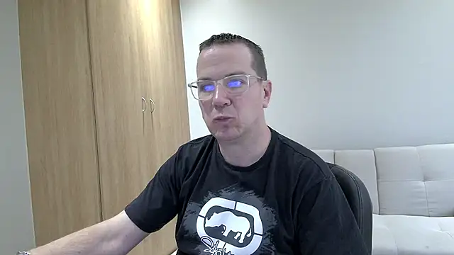 Snapshot of BrettJ81 chatting on October 13, 3:07 pm BrettJ81 online show from October 13, 3:07 pm