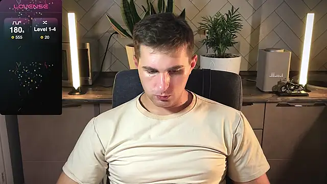 Snapshot of Sweeet__boy chatting on January 16, 8:57 pm Sweeet boy online show from January 16, 8:57 pm