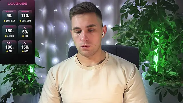 Snapshot of Sweeet__boy chatting on February 9, 6:01 am Sweeet boy online show from February 9, 6:01 am