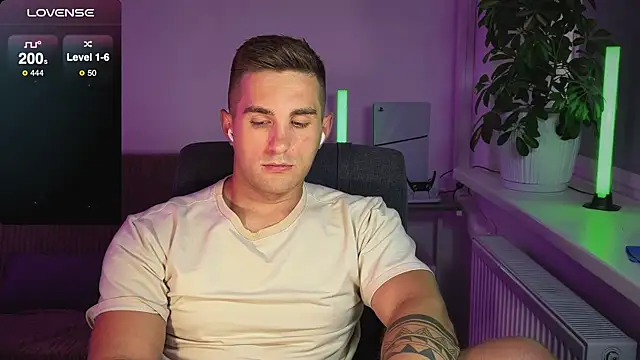 Snapshot of Sweeet__boy chatting on September 10, 1:43 pm Sweeet boy online show from September 10, 1:43 pm