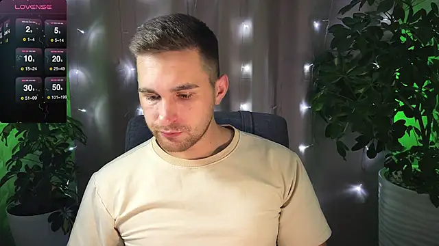 Snapshot of Sweeet__boy chatting on February 2, 7:46 pm Sweeet boy online show from February 2, 7:46 pm