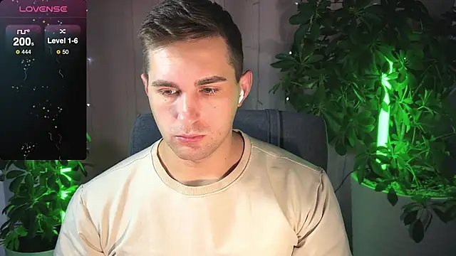 Snapshot of Sweeet__boy chatting on February 23, 7:06 am Sweeet boy online show from February 23, 7:06 am