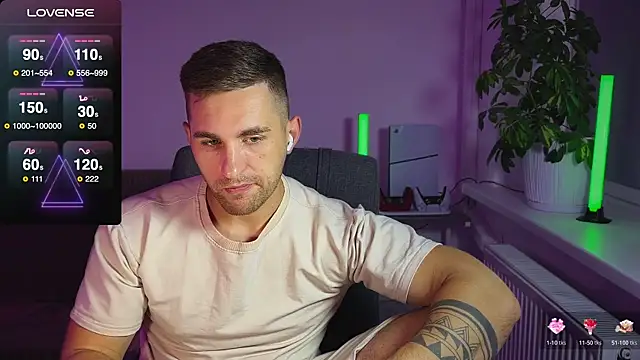 Snapshot of Sweeet__boy chatting on October 3, 2:11 pm Sweeet boy online show from October 3, 2:11 pm