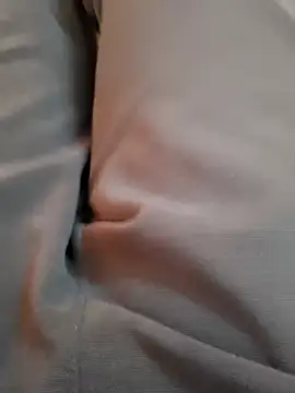 Snapshot of u_wan_me chatting on October 31, 10:51 am u wan me online show from October 31, 10:51 am