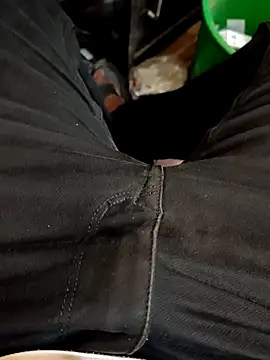 Snapshot of u_wan_me chatting on October 29, 8:06 am u wan me online show from October 29, 8:06 am