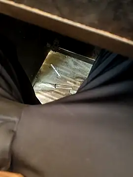 u wan me online show from April 6, 4:46 am